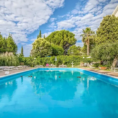 Gorgeous In With Swimming Pool *