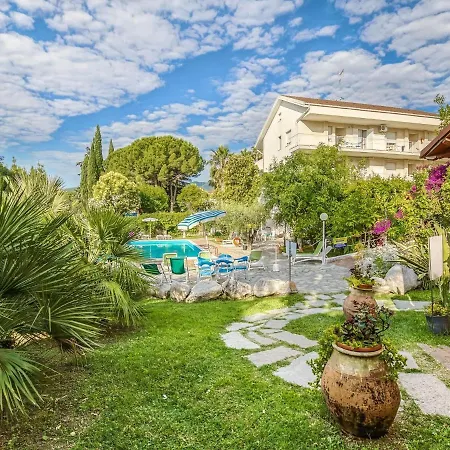 Appartement Gorgeous In With Swimming Pool Loano